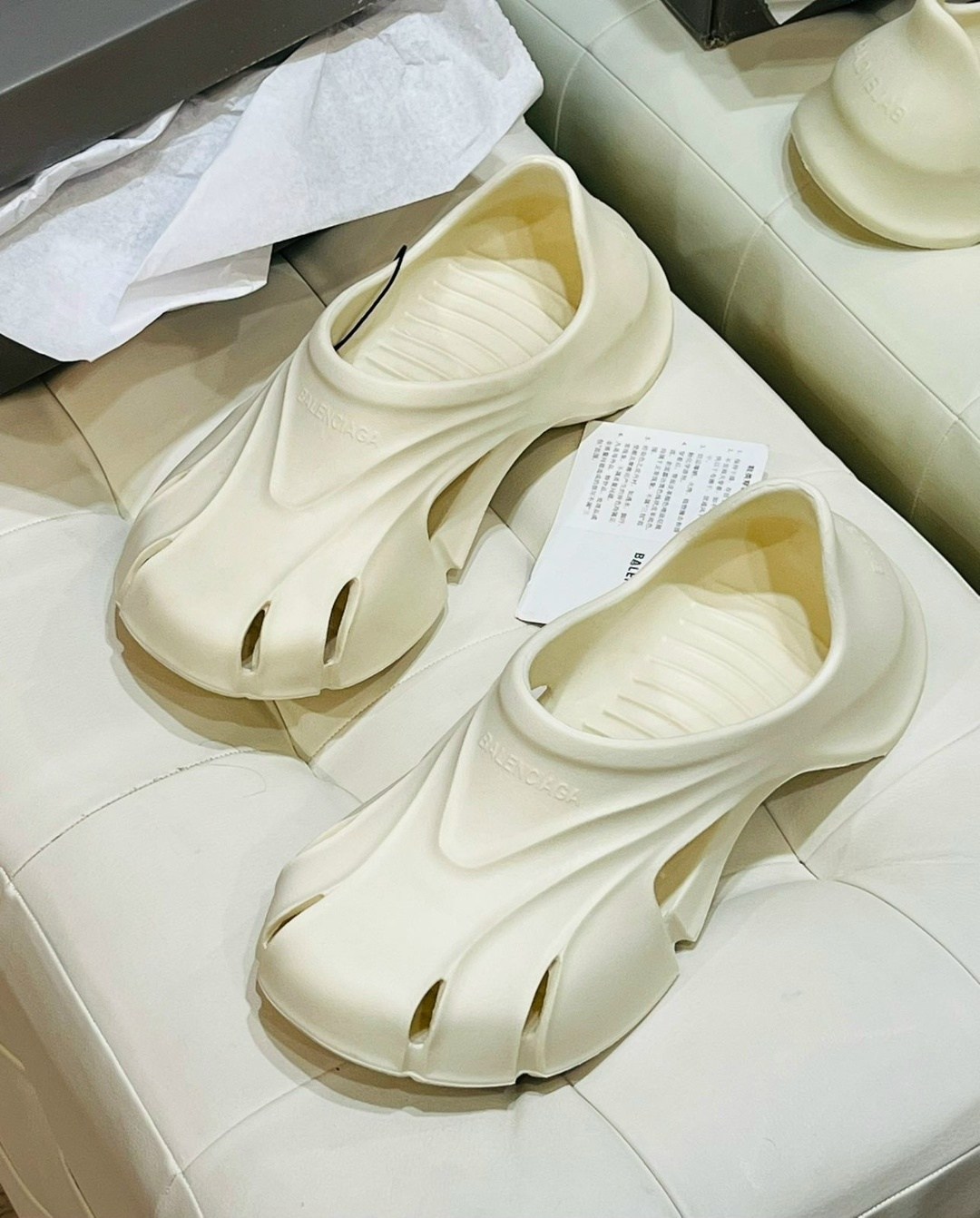 шлепанцы баленсиага,,тапочки баленсиага резиновые,сандалии balenciaga,шлепанцы balenciaga