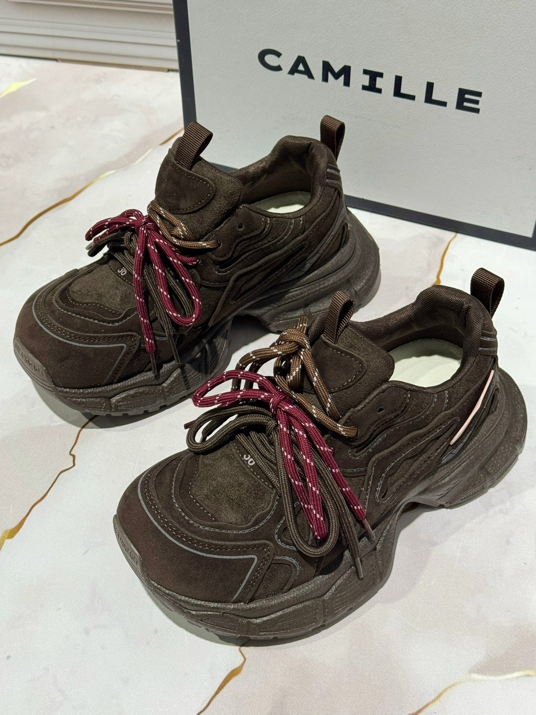 кроссовки женскиe,женские массивные кроссовки,,модные кроссовки,массивные кроссовки