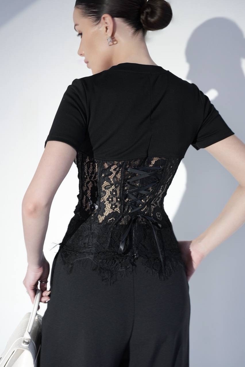 футболка с кружевами,simone rocha футболка с корсетной вставкой черный,футболка с кружевными вставками,блузка кружева,кружевная футболка