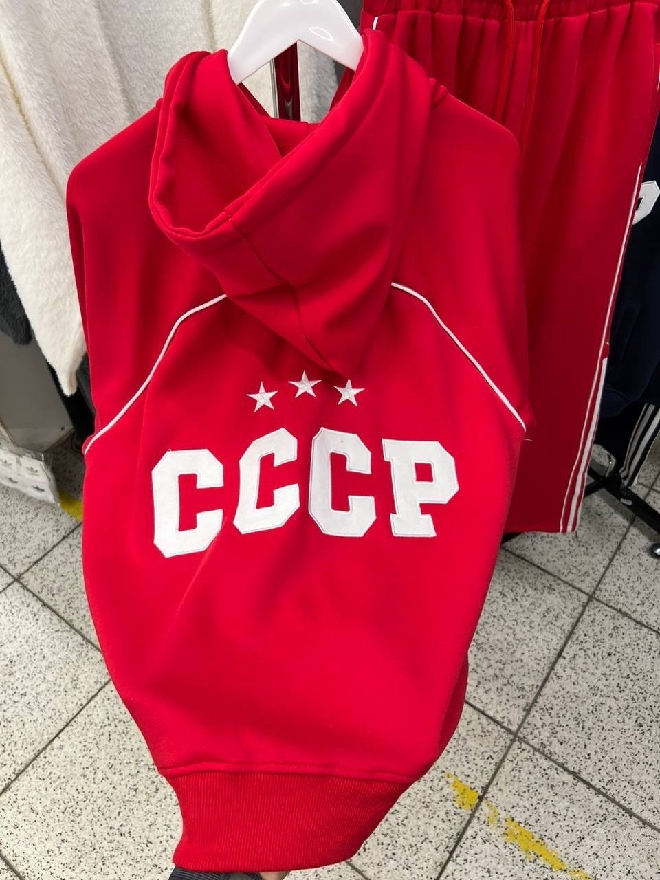 костюм женский,спортивный костюм,красный костюм спорт шик,костюм спортивный одежда,спортивный костюм спортивные костюмы