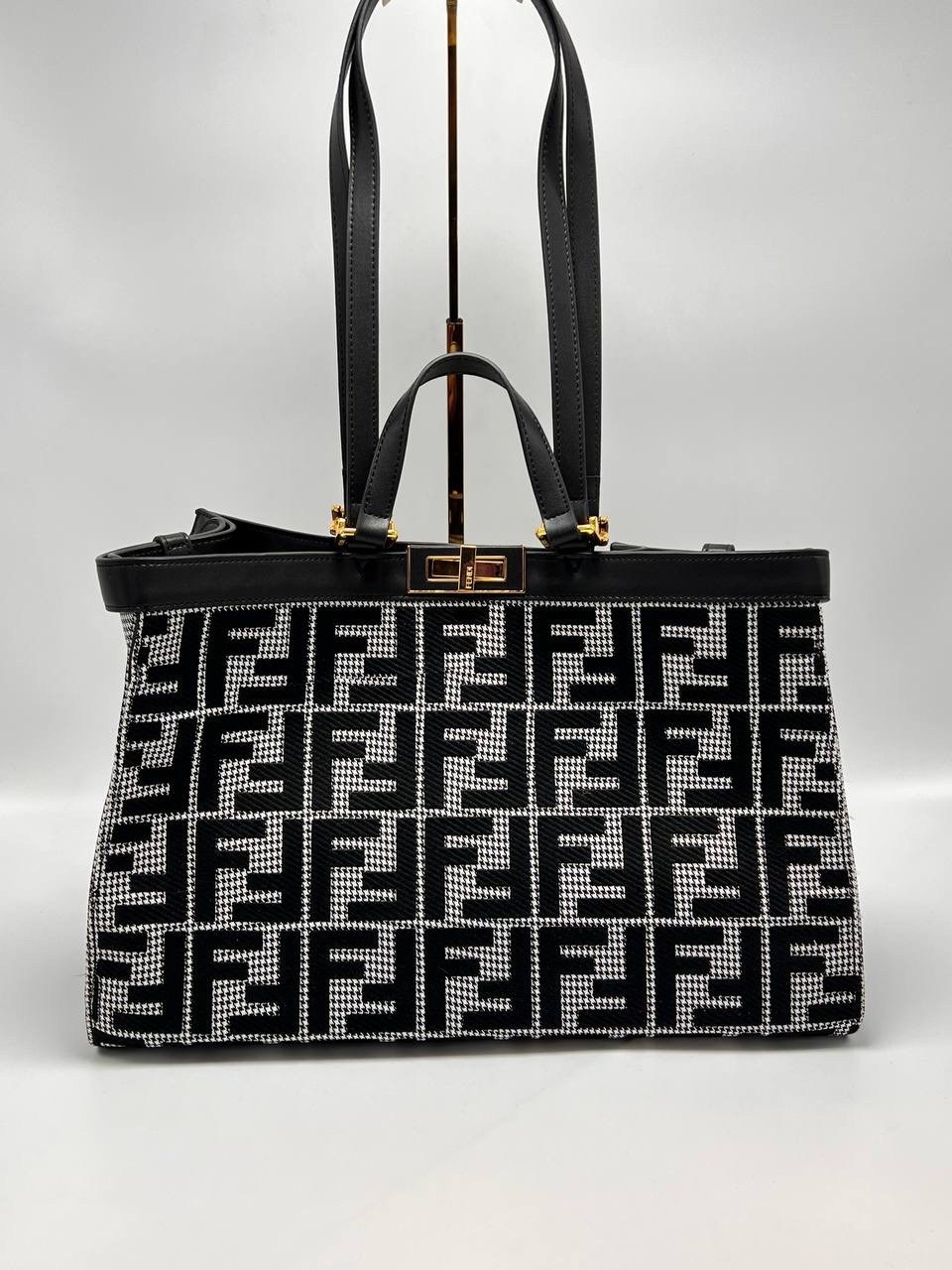 fendi сумка,женская сумка fendi,сумка тоут fendi,fendi сумка шоппер,fendi сумка на плечо кросс-боди