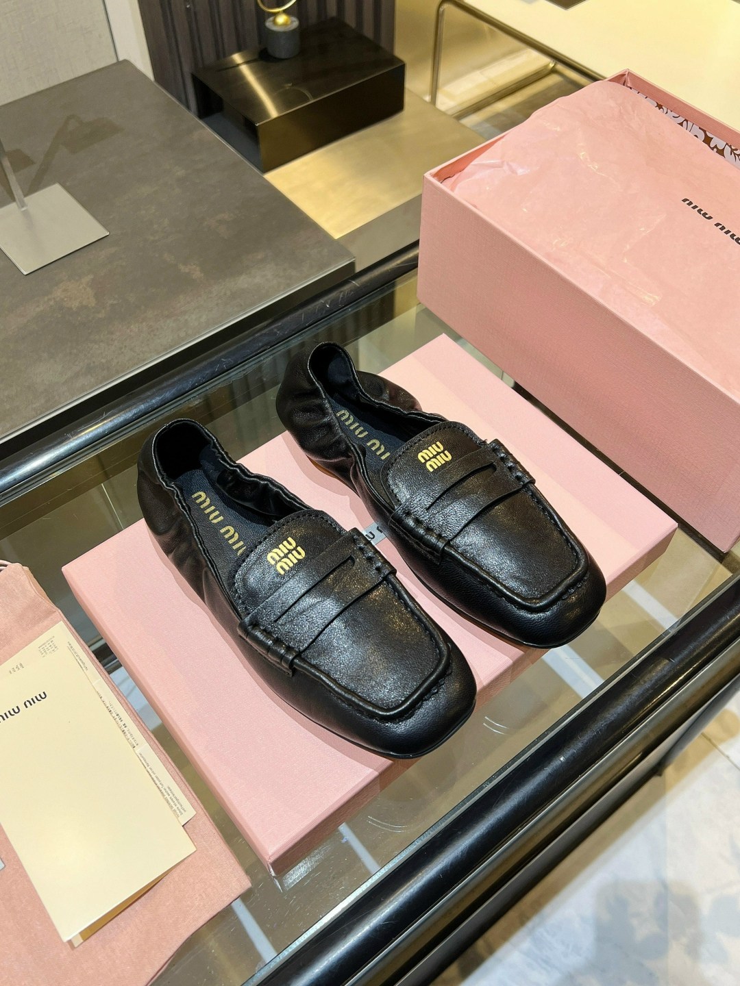 лоферы miu miu,женские кожаные лоферы miu miu коричневые,,лоферы женские,лоферы модные