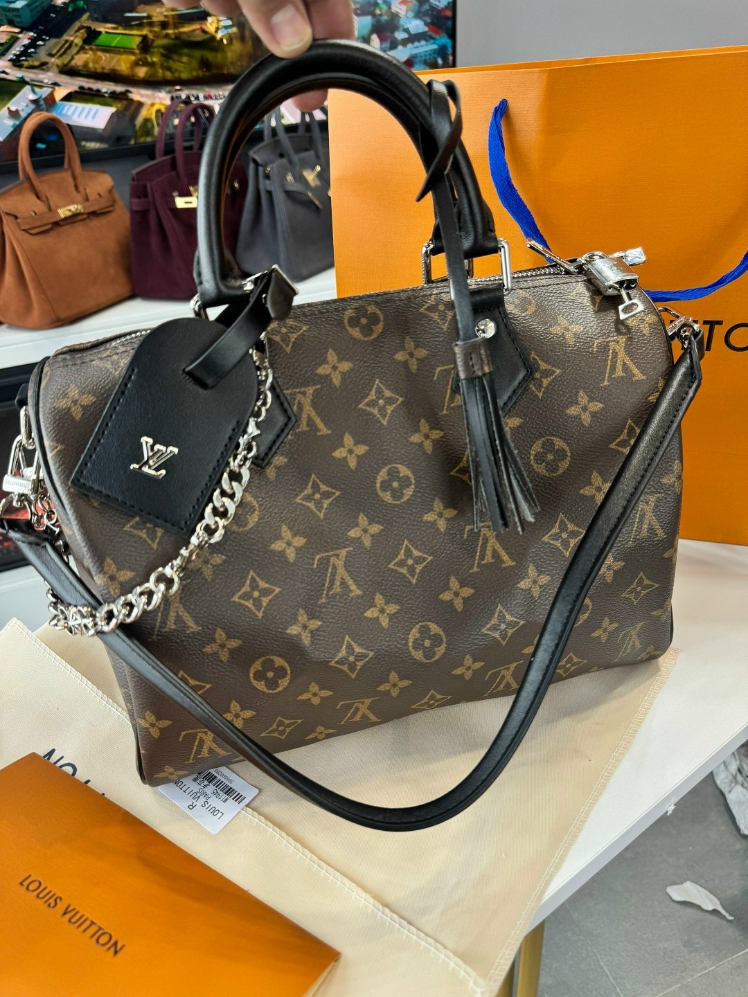 классическая сумка speedy louis vuitton с монограммой,сумка louis vuitton,сумка женская louis vuitton,женская большая сумка с принтом louis vuitton,louis vuitton сумка на плечо
