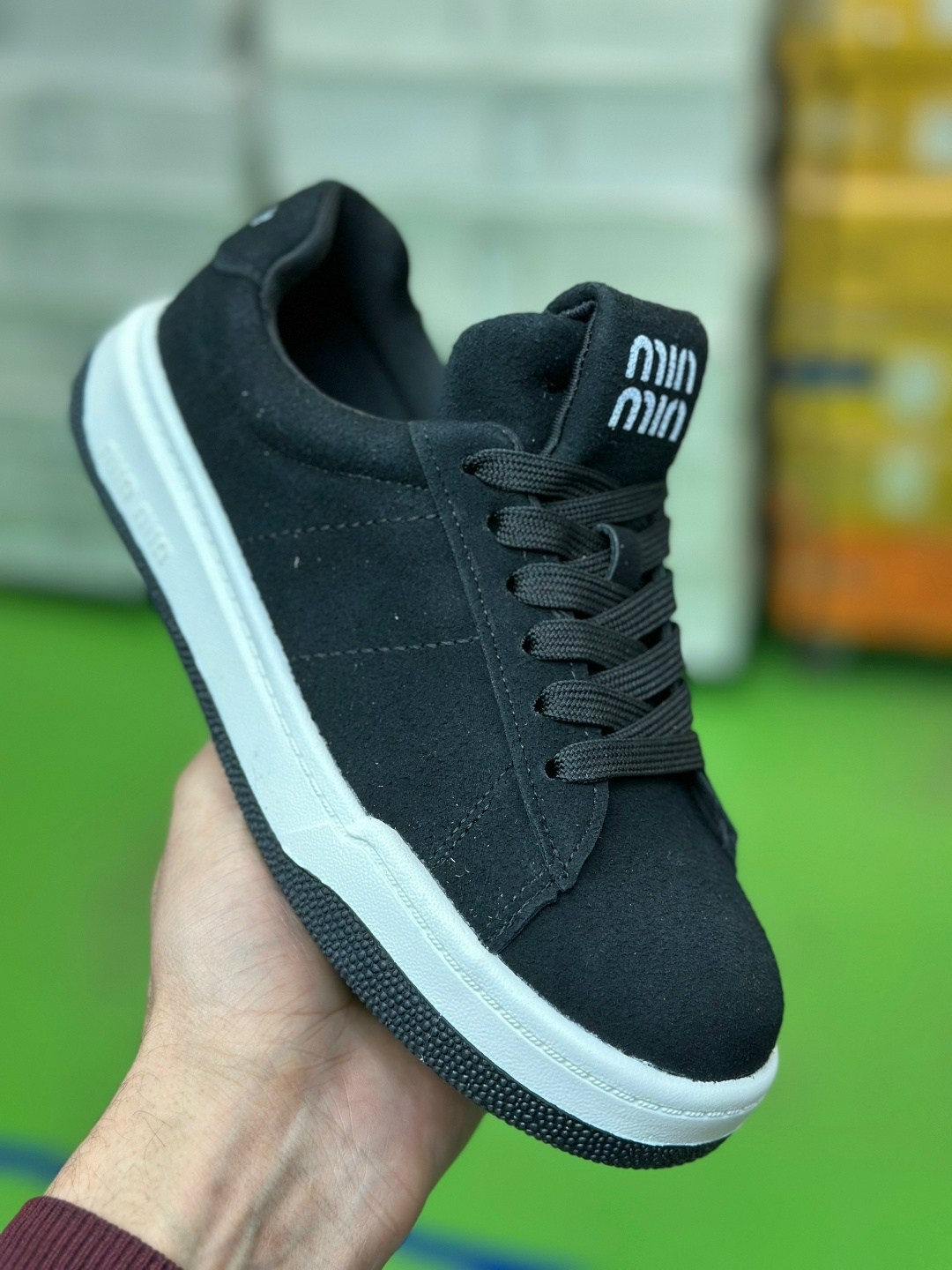 ,женские кроссовки,черные кроссовки,низкие кроссовки,спортивная