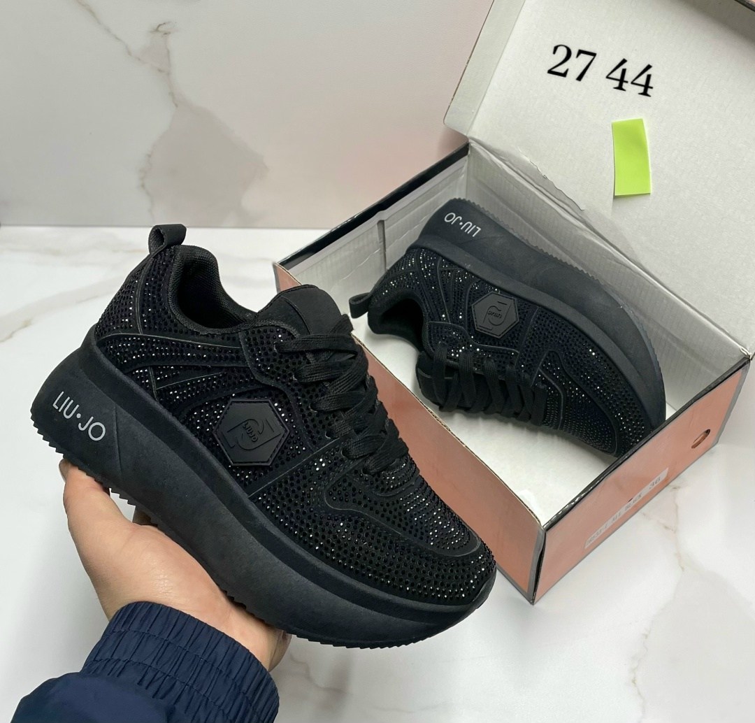 кроссовки женскиe,,женская ,кроссовки черные,модные кроссовки