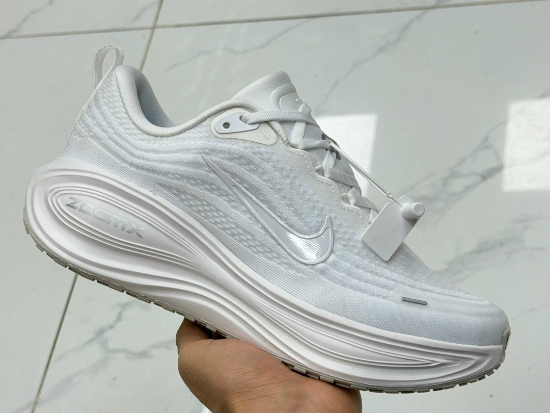 кроссовки,nike кроссовки,оригинальные кроссовки,спортивные кроссовки,повседневные кроссовки