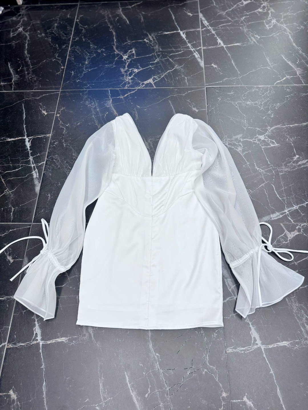 платье стильное,мини платье,белое платье,платье короткие,стильные наряды