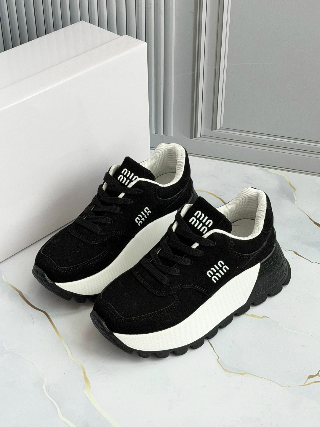 кроссовки женскиe,,кроссовки модные,кроссовки женские черные,кроссовки найк женские черные на белой подошве