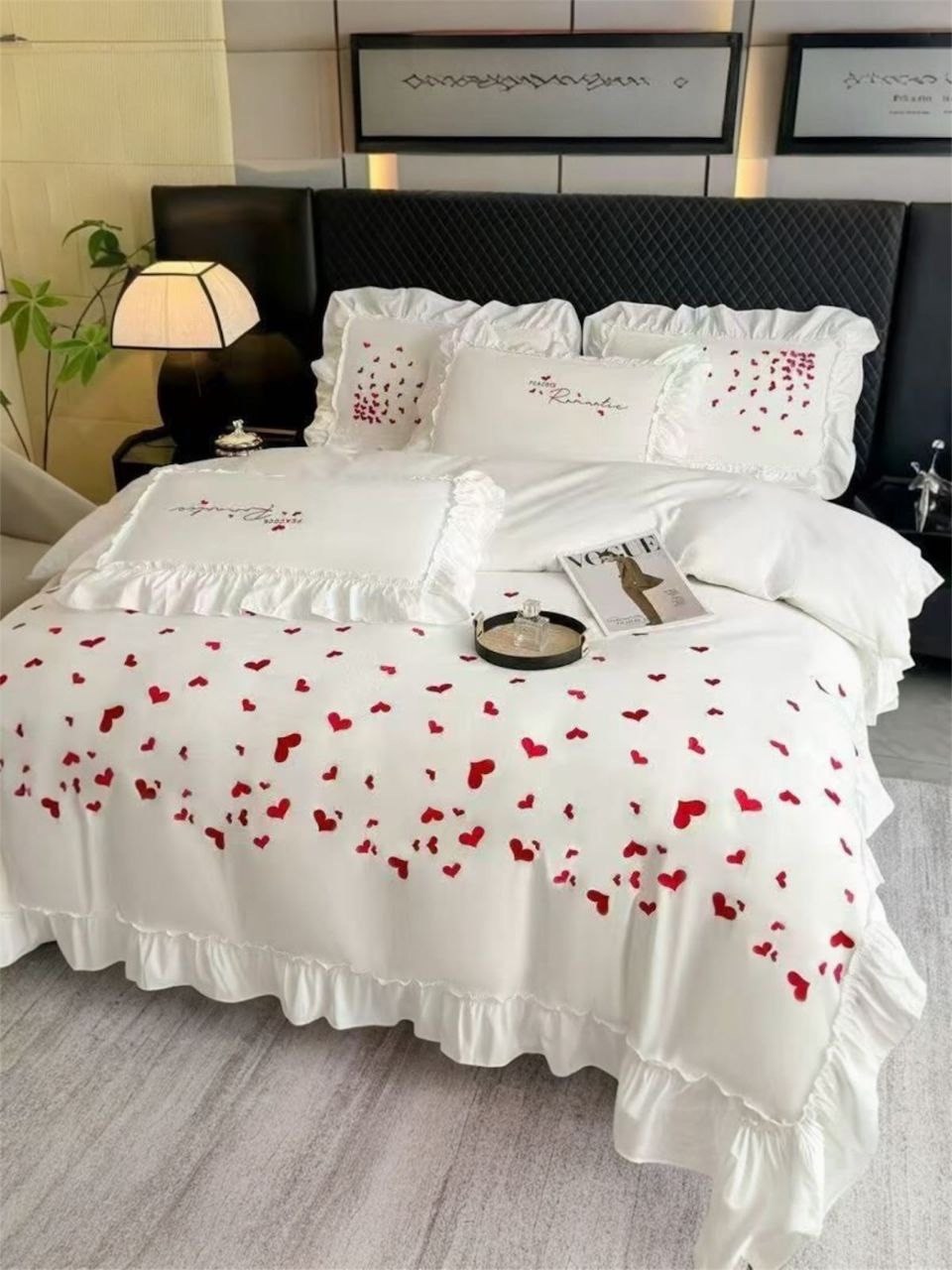 постельное белье с рюшами и вышивкой евро angelo custode,комплект постельного белья с вышивкой,комплект постельного белья с одеялом евро люкс сатин asabeua с клубничками и вышивкой,постельное белье 10