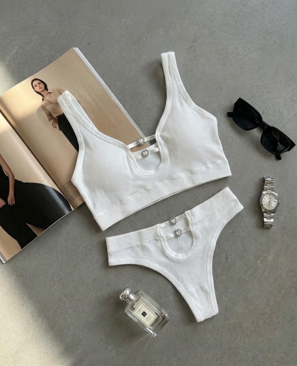 белый комплект нижнего белья,комплект нижнего белья,комплект нижнего белья женский,комплект белья женский,комплект женского белья топ и трусы
