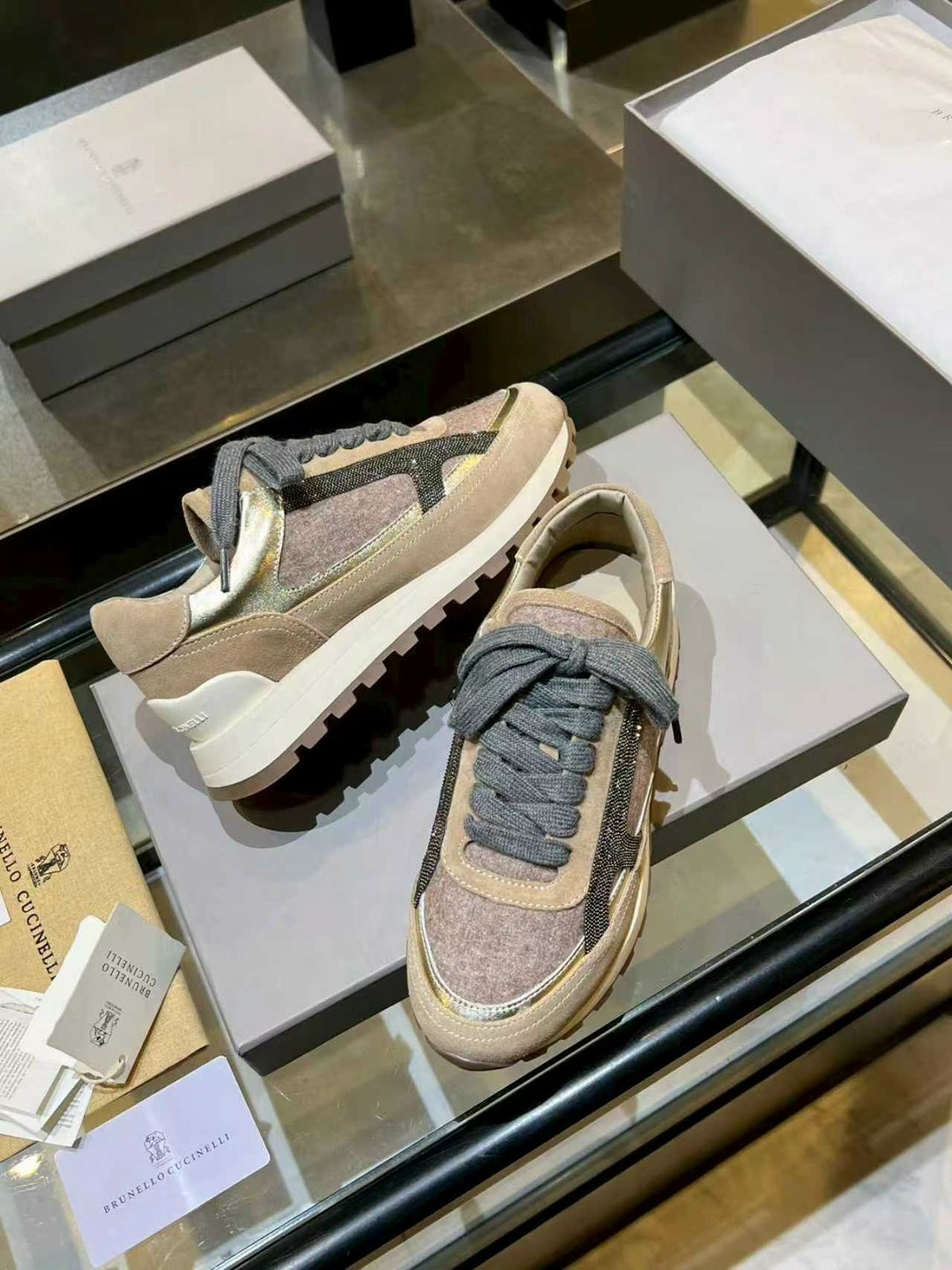 ,brunello cucinelli кроссовки,женские кроссовки,комбинированные кроссовки brunello cucinelli,кроссовки модные