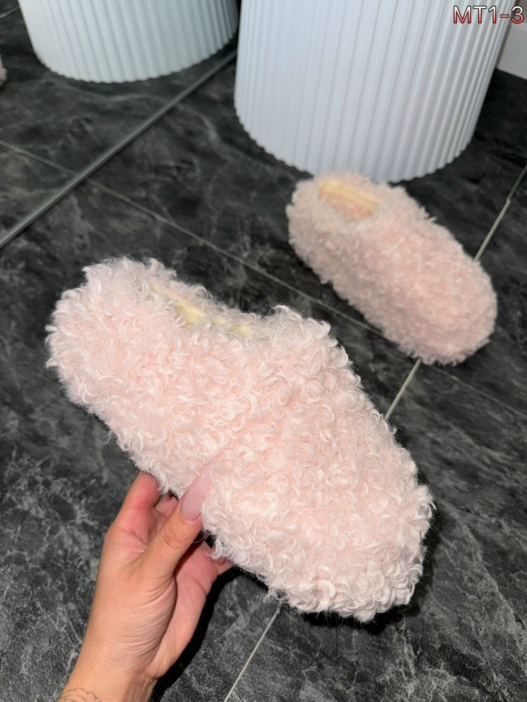 меховые шлепки,меховые натуральные шлёпанцы женские,шлепки женские меховые натуральные,шлепанцы из натурального меха,меховые наиушлёпанцы женские