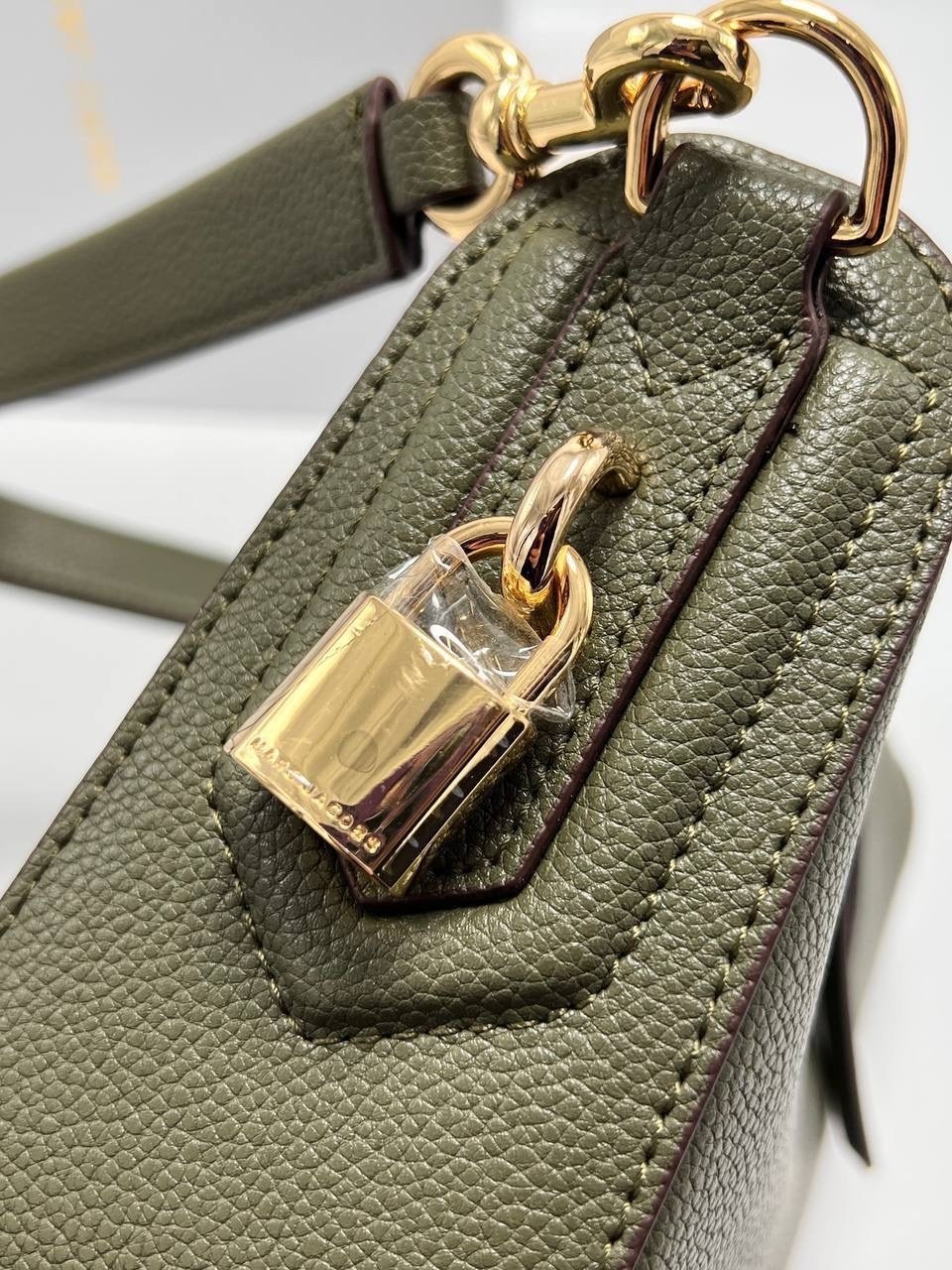 сумка-хобо через плечо marc jacobs,marc jacobs сумка женская,сумка marc jacobs натуральная кожа,сумка-хобо от marc jacobs из натуральной кожи,сумка marc jacobs