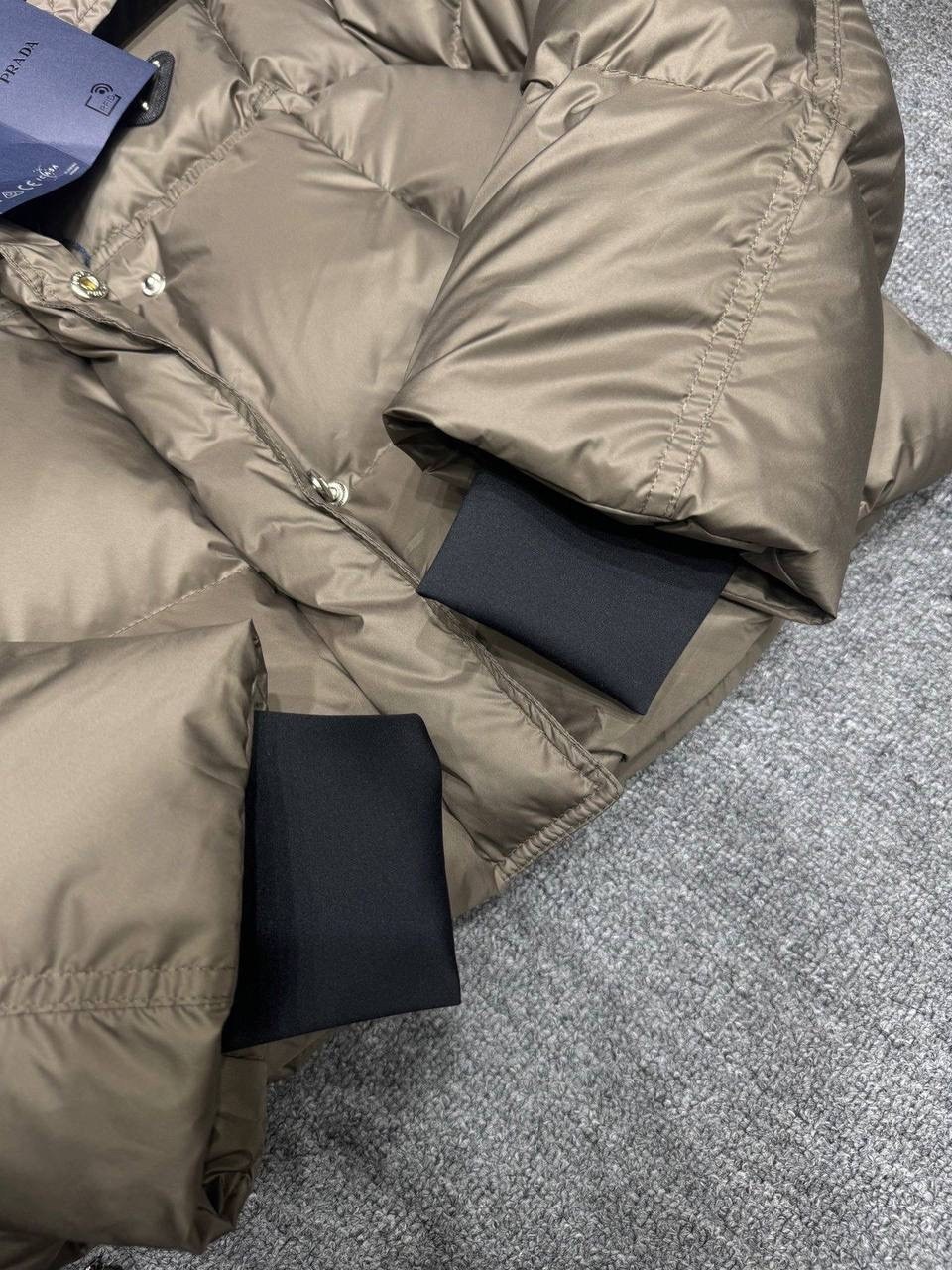 пуховик prada,женский пуховик prada,куртка prada пуховик,prada тёплый пуховик,пуховик женский