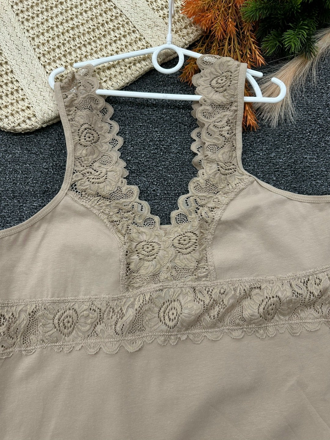 женская майка,майка с кружевами,женская майка с кружевными бретелями,майка бельевая женская с кружевами,женская майка с кружевом