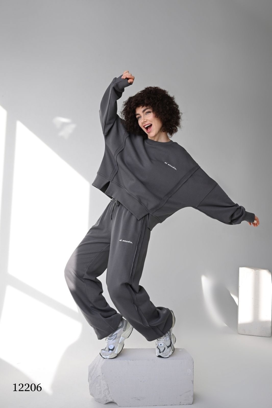 костюм из футера женский оверсайз,спортивный костюм с брюками и лонгсливом арт. 5678-25-blue-swa1,свитшот и брюки,спортивные костюмы оверсайз,трикотажные костюмы