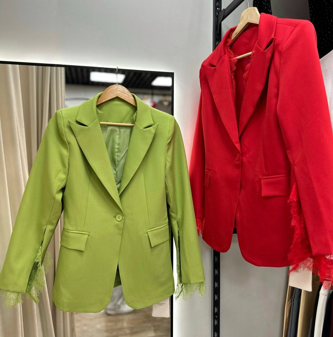 красный брючный костюм,мода модная,красный костюм,мода женская,женский красный брючный костюм