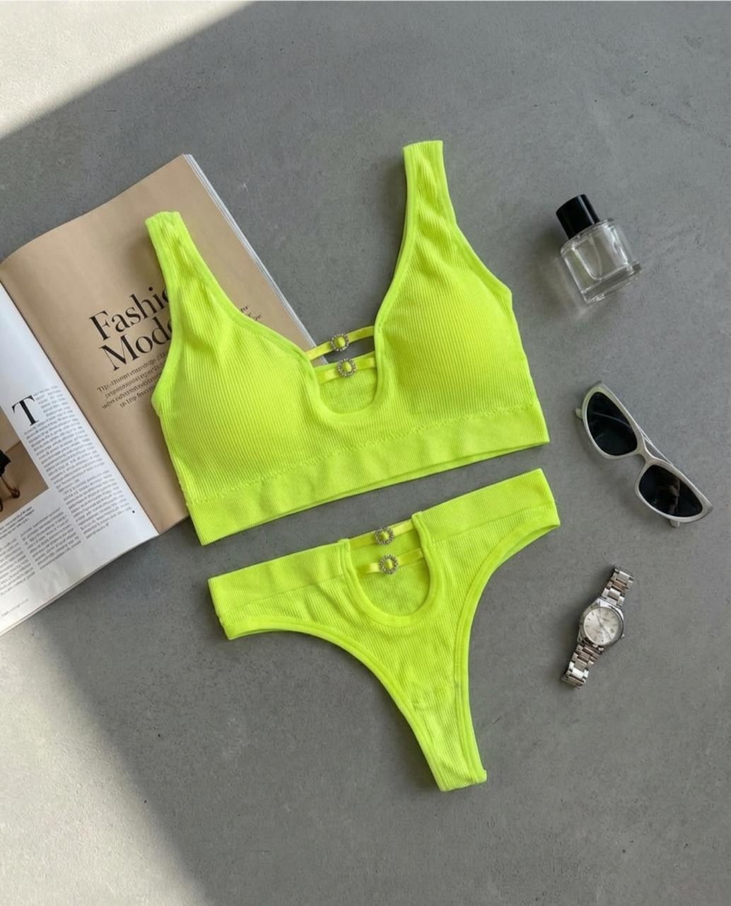 белый комплект нижнего белья,комплект нижнего белья,комплект нижнего белья женский,комплект белья женский,комплект женского белья топ и трусы