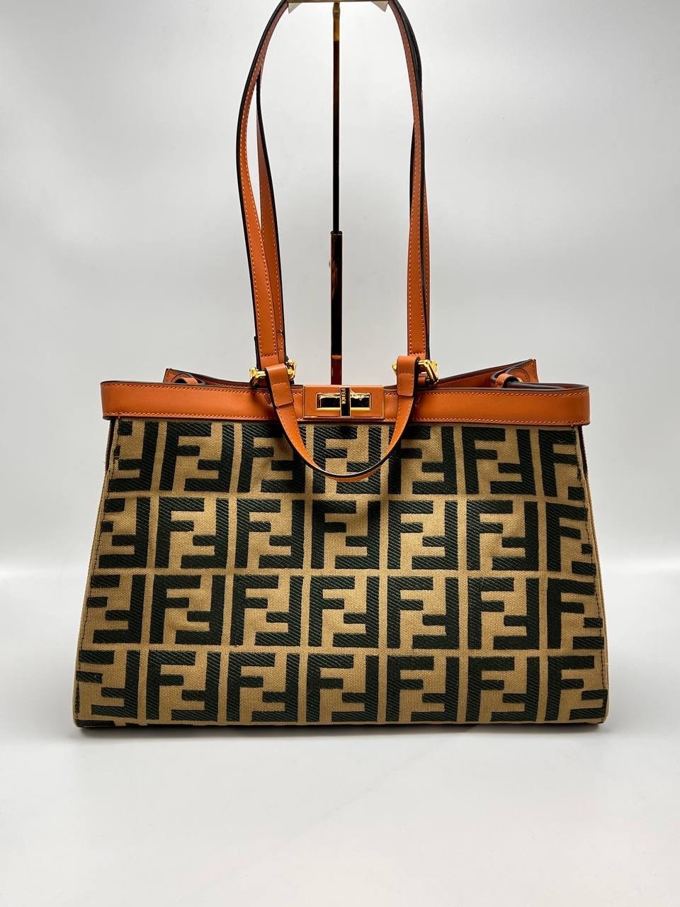 fendi сумка,женская сумка fendi,сумка тоут fendi,fendi сумка шоппер,fendi сумка на плечо кросс-боди