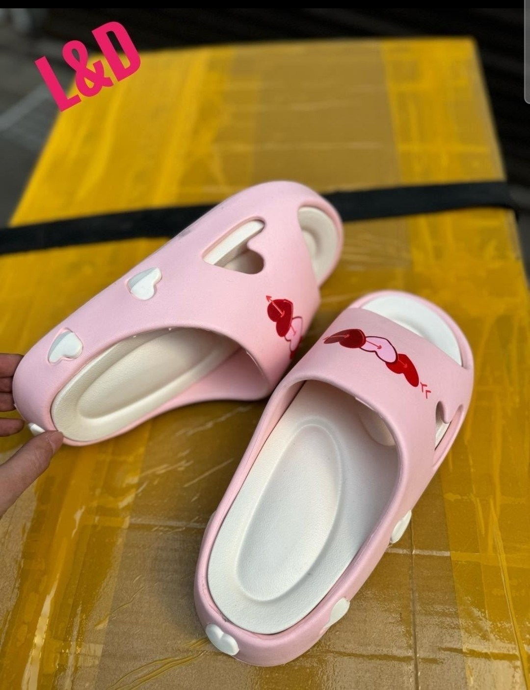 ,шлепанцы женские,тапочки модные,летние тапочки,шлепки женские