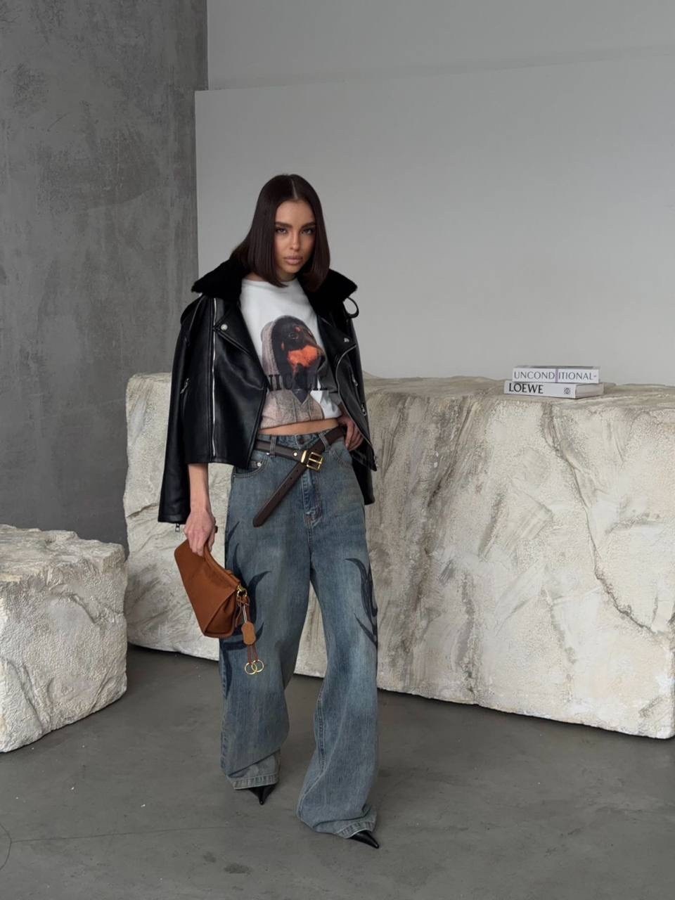 мода стиль,женские джинсы,кожаная куртка