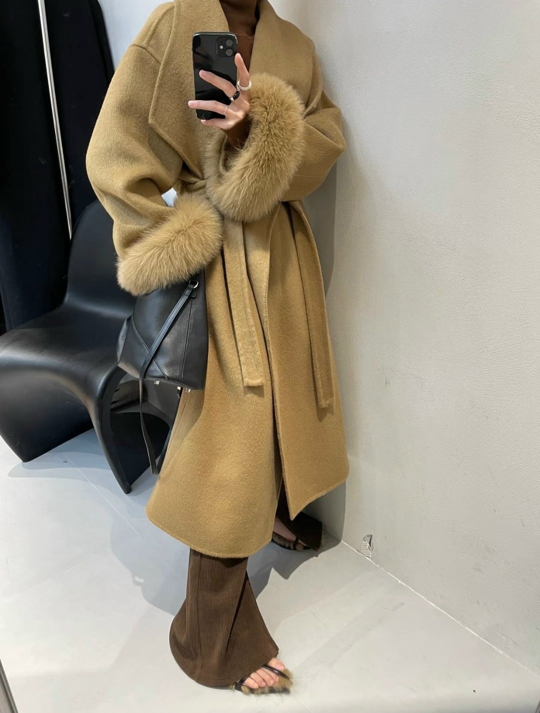зимнее пальто с манжетами из натурального меха лисы,шерстяное пальто,кашемировое пальто женское,пальто с воротником,пальто с мехом