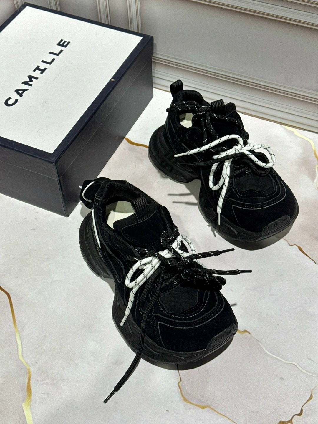 кроссовки женскиe,женские массивные кроссовки,,модные кроссовки,массивные кроссовки