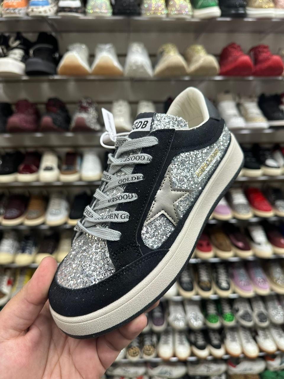 кроссовки golden goose с пайетками на платформе,кеды golden goose женские,,golden goose кеды блестящие черные,кеды golden goose