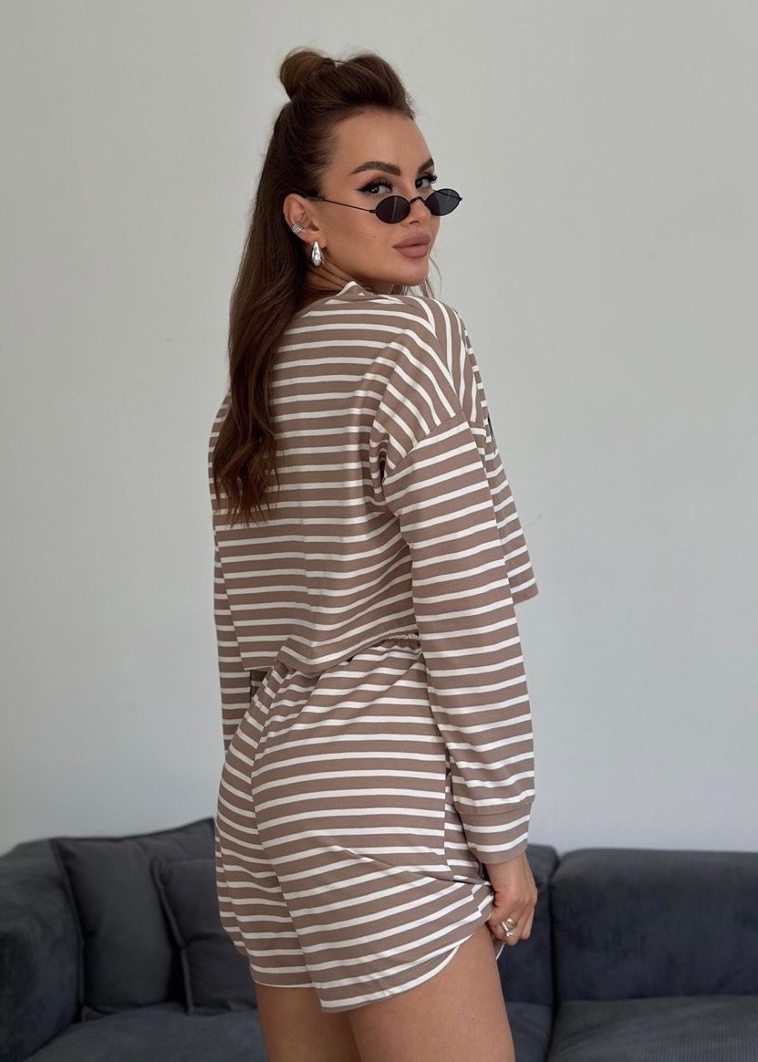 стильные костюмы,костюм со свитшотом,костюм женский,костюм в полоску с шортами,костюм с шортам