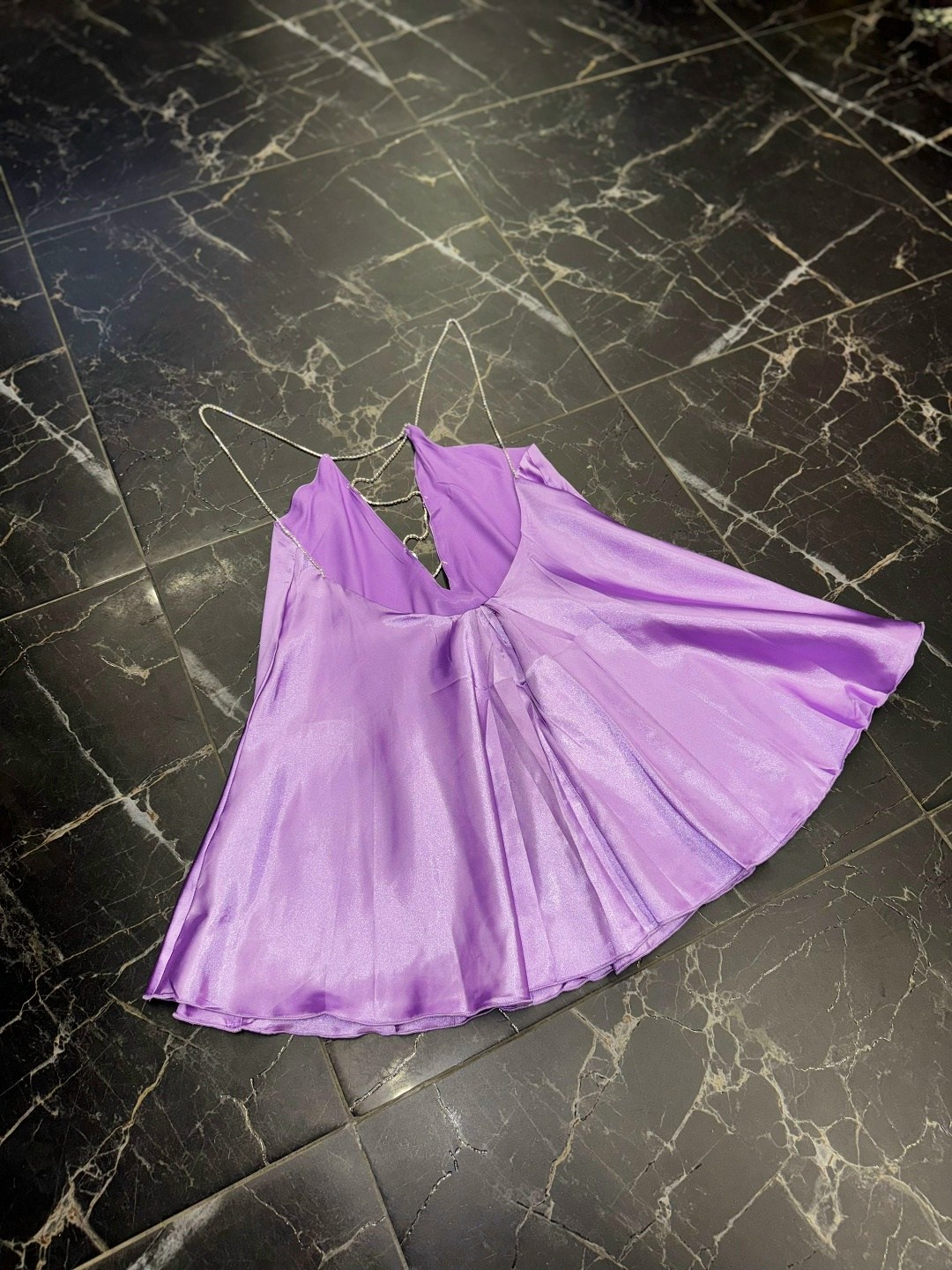 атласное мини платье,атласное платье,платье на бретелях,платье короткие,платья мини