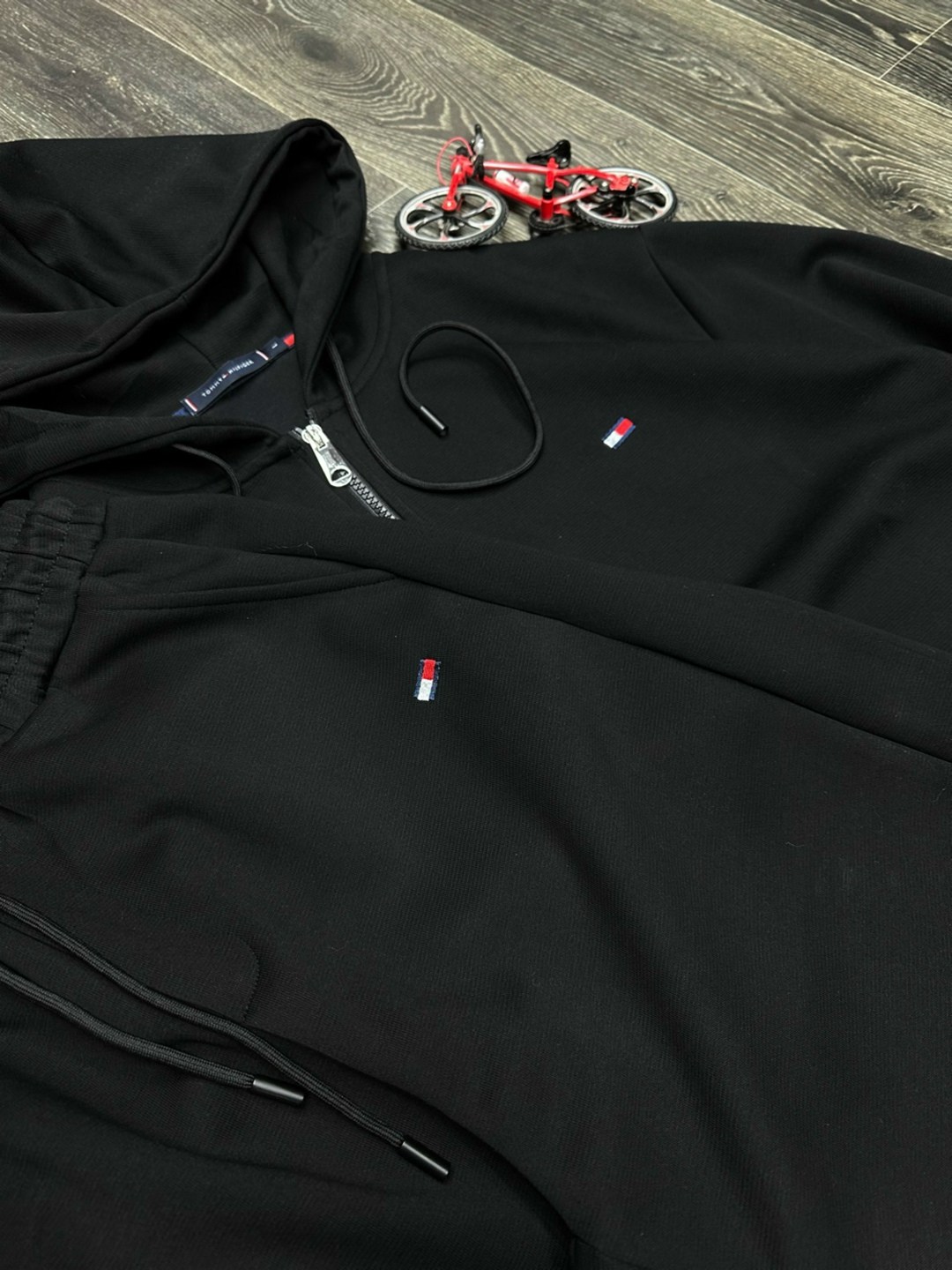 спортивный костюм tommy hilfiger,спортивный костюм томми хилфигер мужские,костюм спортивный,спортивный костюм томми хилфигер,мужской спортивный костюм