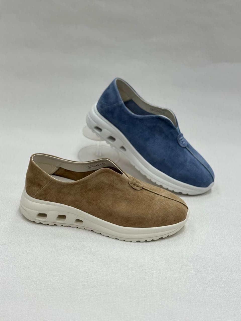 ,кроссовки из натуральной замши,замшевые кроссовки,женская ,повседневная