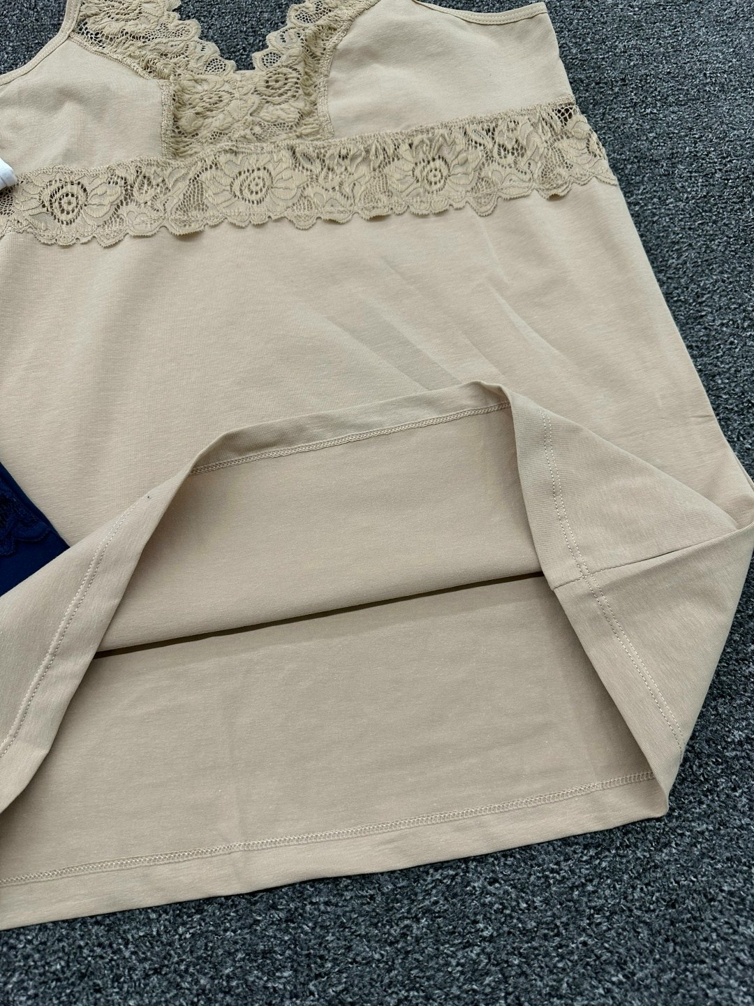 женская майка,майка с кружевами,женская майка с кружевными бретелями,майка бельевая женская с кружевами,женская майка с кружевом