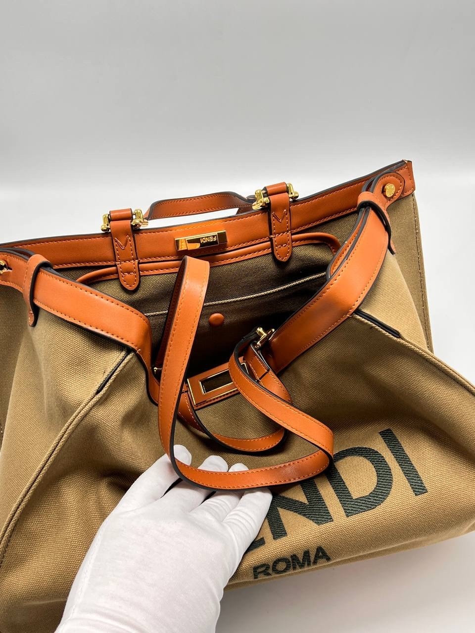 fendi сумка,женская сумка fendi,сумка тоут fendi,fendi сумка шоппер,fendi сумка на плечо кросс-боди