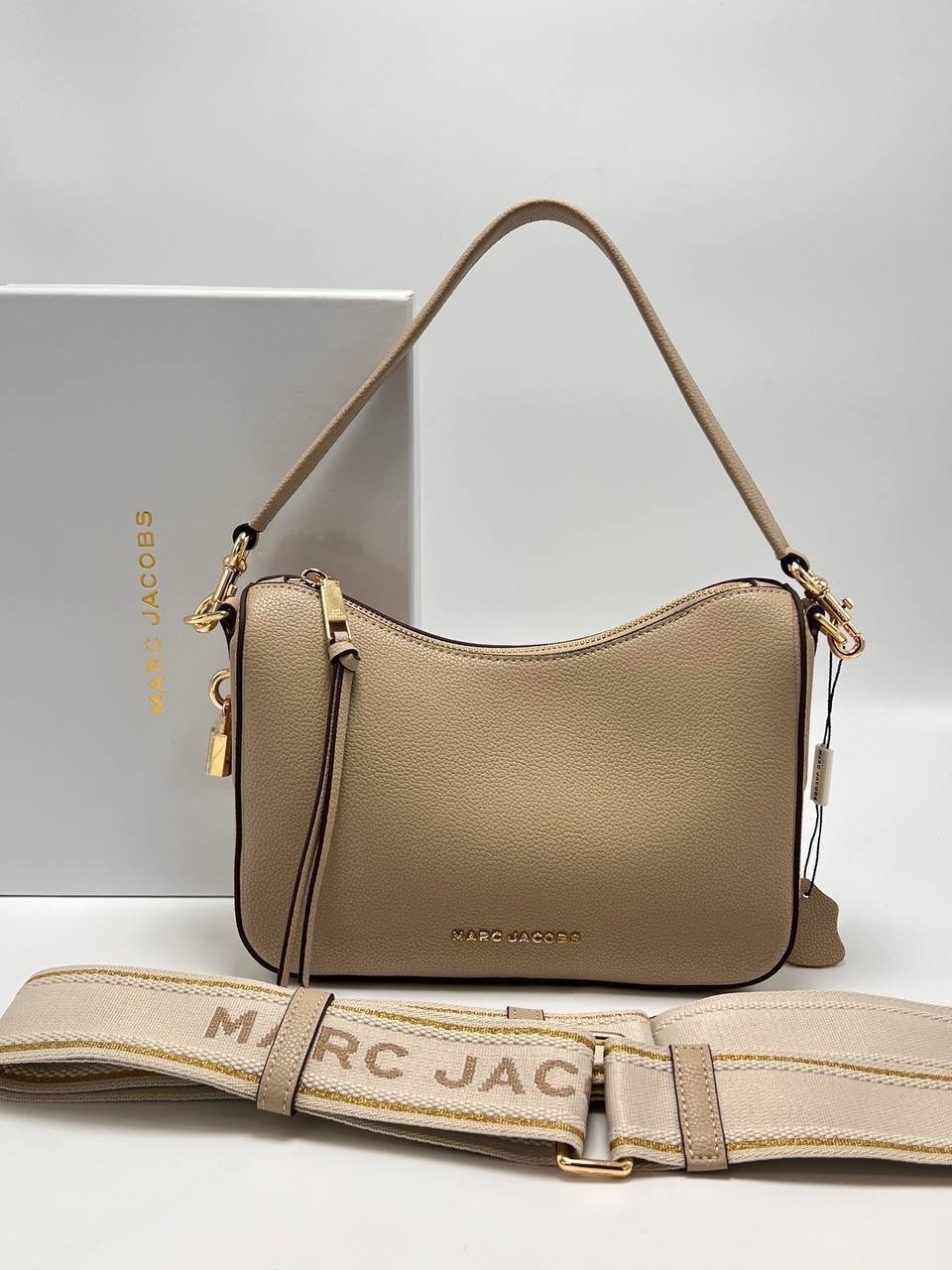 сумка-хобо через плечо marc jacobs,marc jacobs сумка женская,сумка marc jacobs натуральная кожа,сумка-хобо от marc jacobs из натуральной кожи,сумка marc jacobs