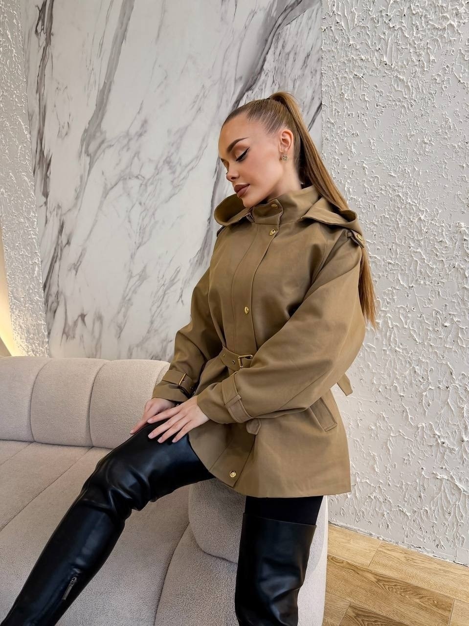 куртка модная,куртка женская,легкая куртка,ветровка удлиненная с капюшоном,демисезонная женская куртка