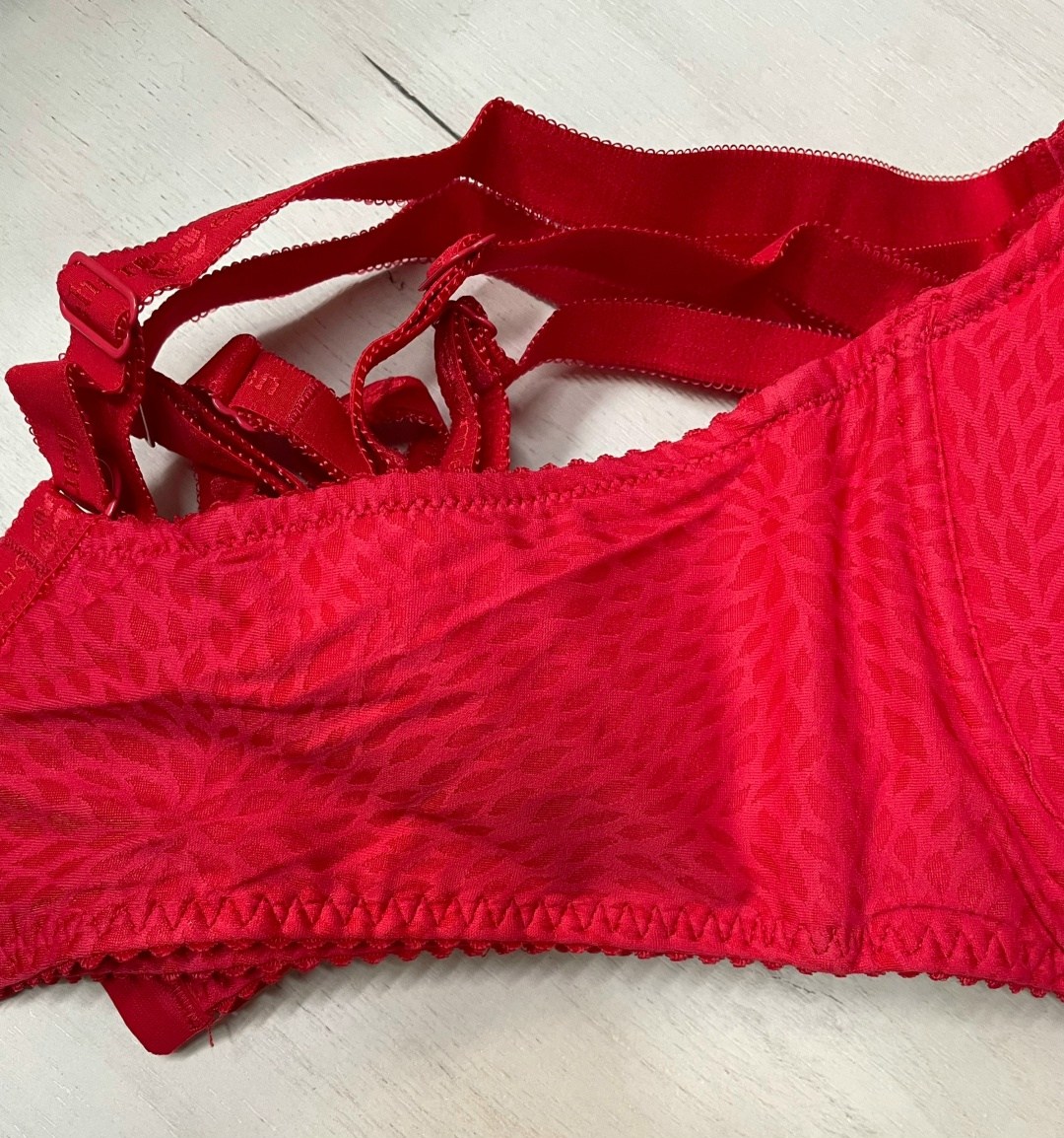 комплект нижнего белья,белье женское нижнее,нижнее белье красное,красное кружевное белье,комплект нижнего белья женские