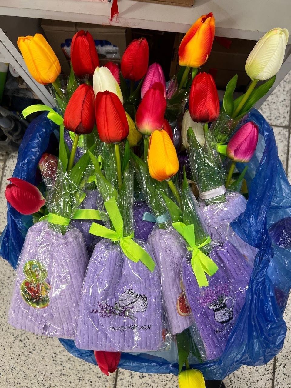 букет тюльпан,искусственные тюльпаны,тюльпаны в упаковке,тюльпан поделка,букет из тюльпан