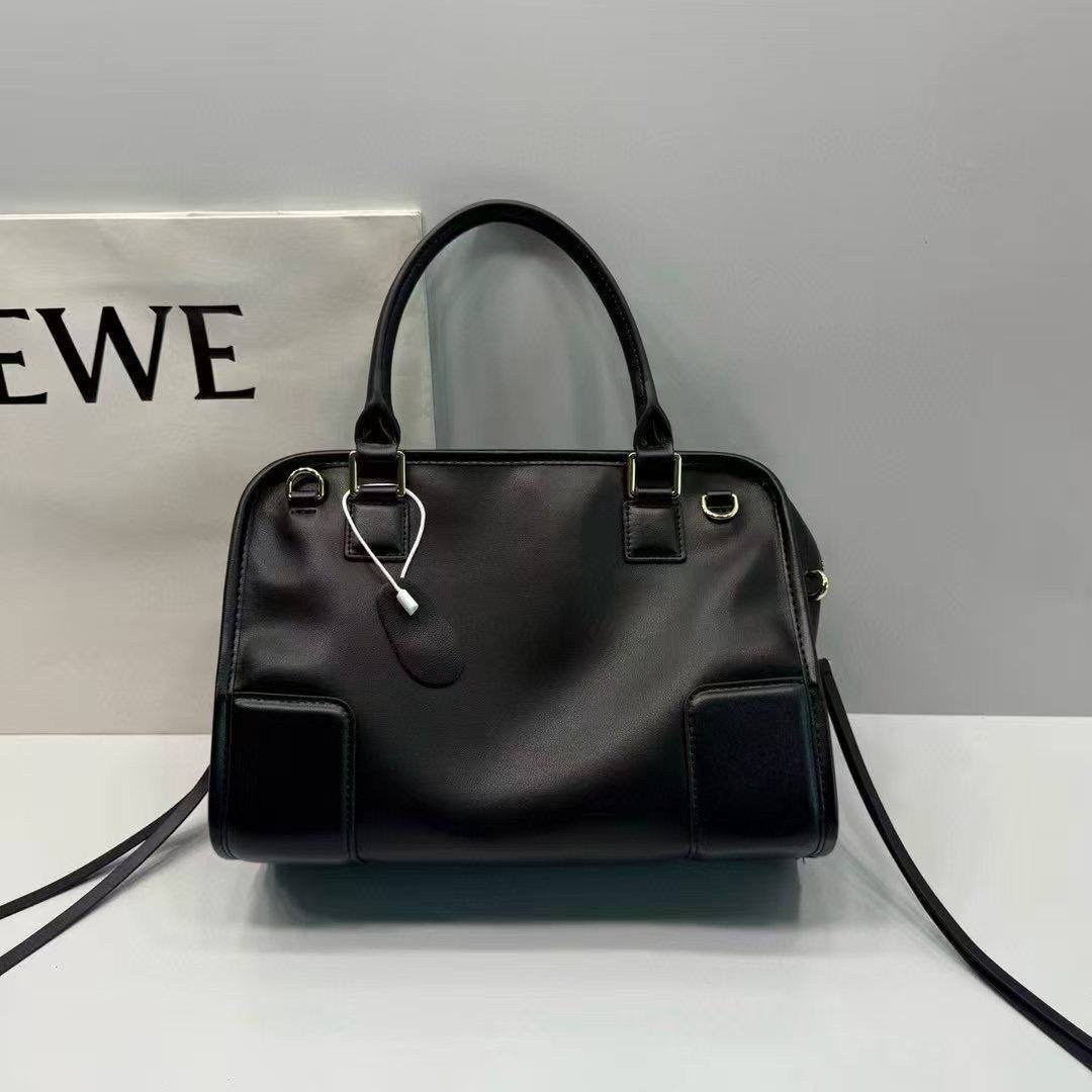 сумка loewe,сумка,loewe сумка на плечо,сумки loewe 2026,женская сумка loewe