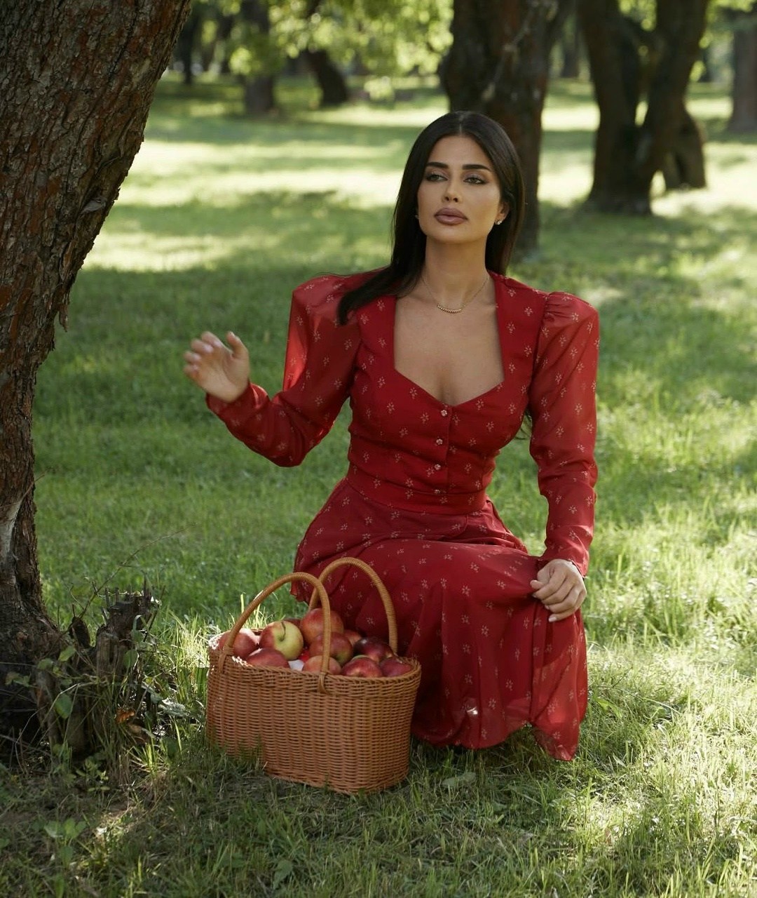 zoya baraghamyan,модное платье,платье красное,кружевное платье