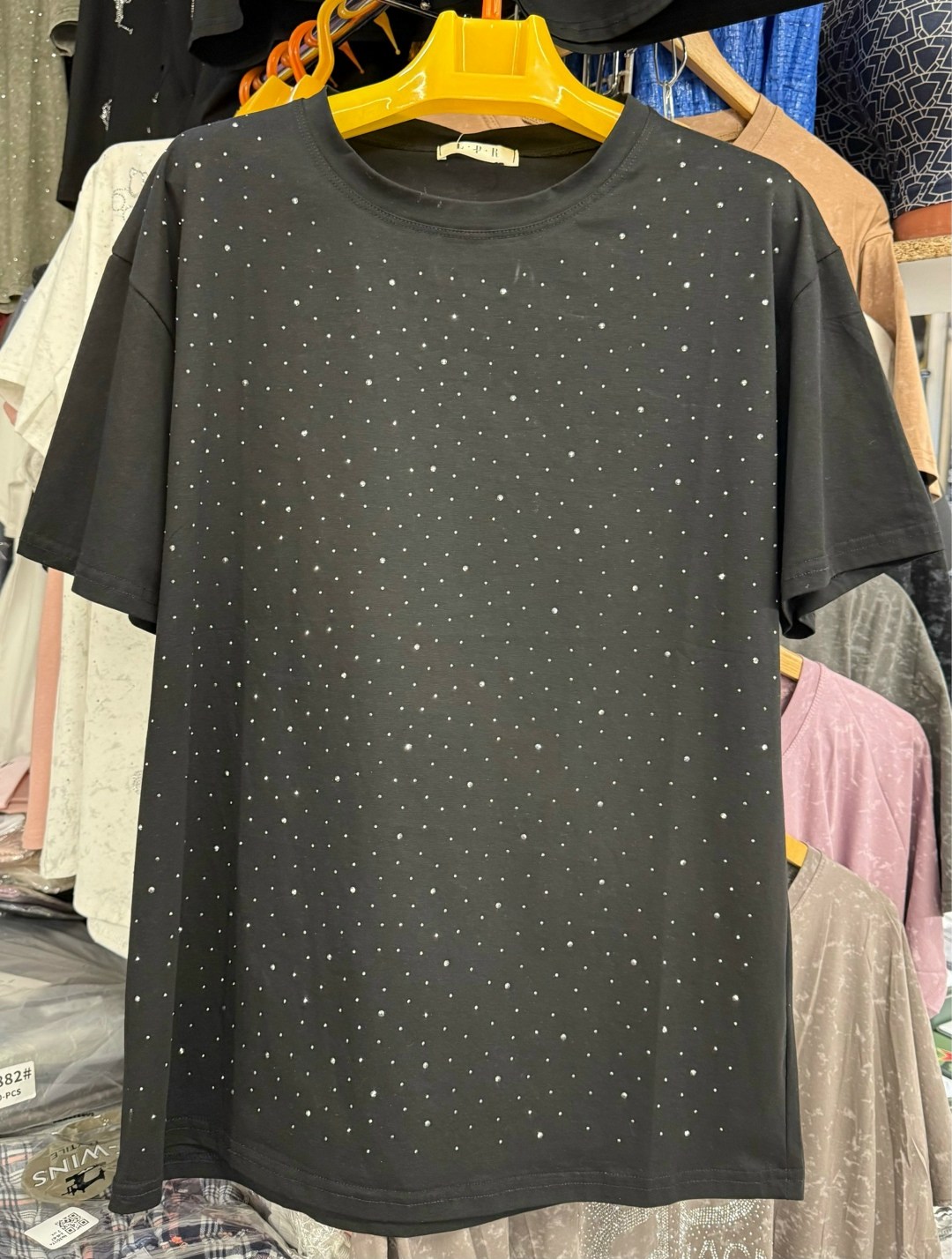 женская футболка со стразами,футболка со стразами,футболка женская,черная футболка со стразами,женская футболка оверсайз