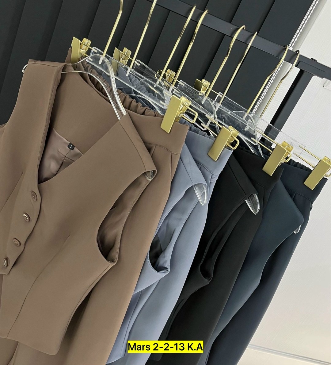 женские костюмы брючные,костюм двойка женский,костюм двойка,костюм женский,костюм брючный деловой с жилеткой six reasons