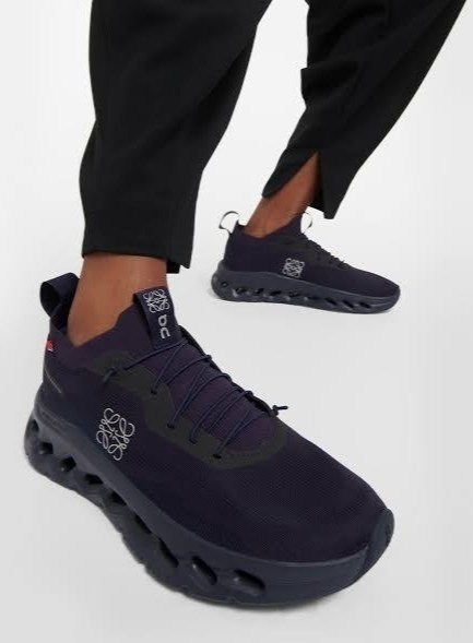 кроссовки loewe x wmns cloudtilt all navy синий,кроссовки loewe,кроссовки,кроссовки on running cloudtilt loewe all navy,кроссовки loewe x wmns cloudtilt black черный