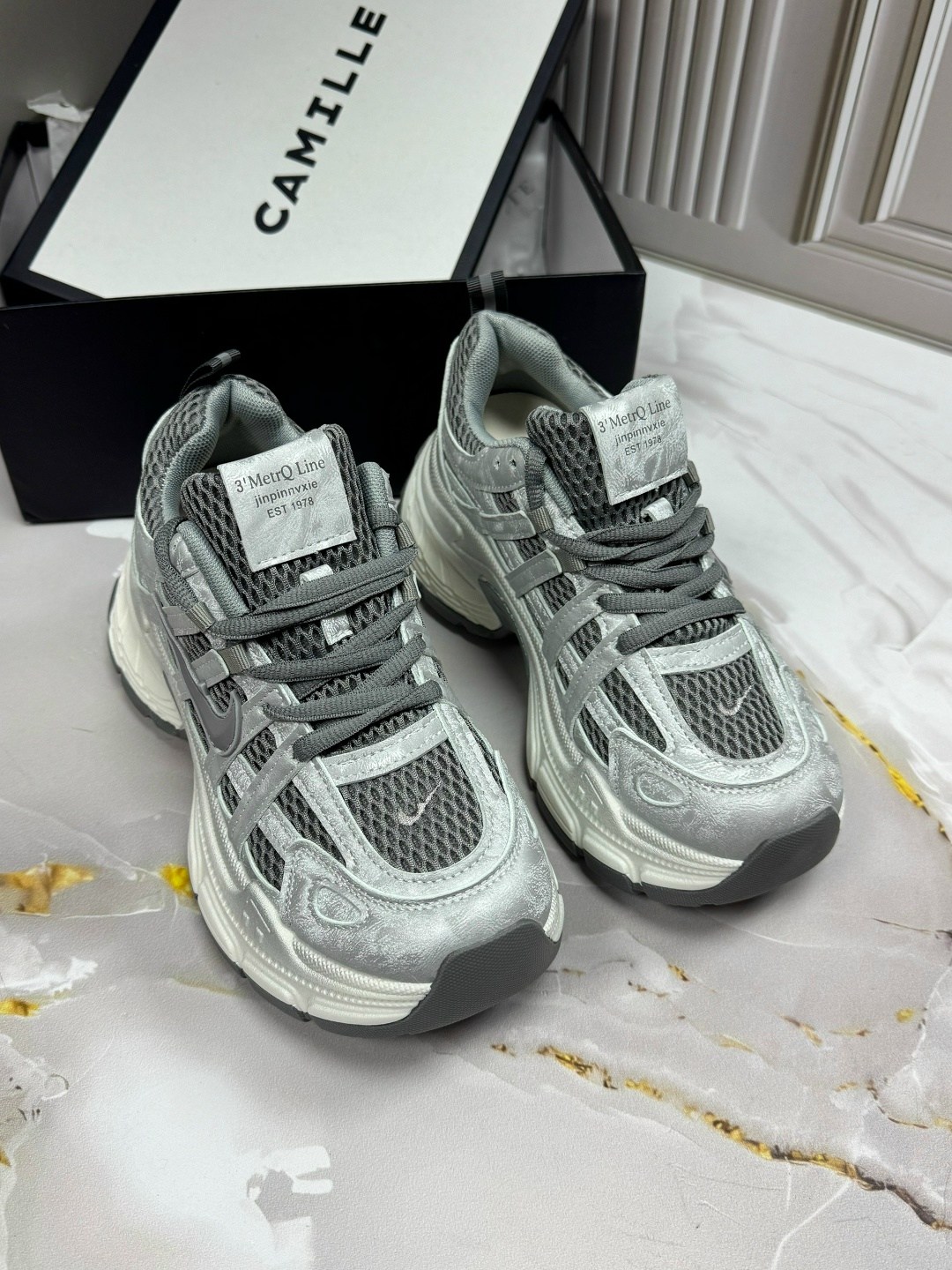 женские кроссовки balenciaga runner серебристые,кроссовки balenciaga,женские кроссовки balenciaga серебристые с черным,женские кроссовки,женские кроссовки balenciaga