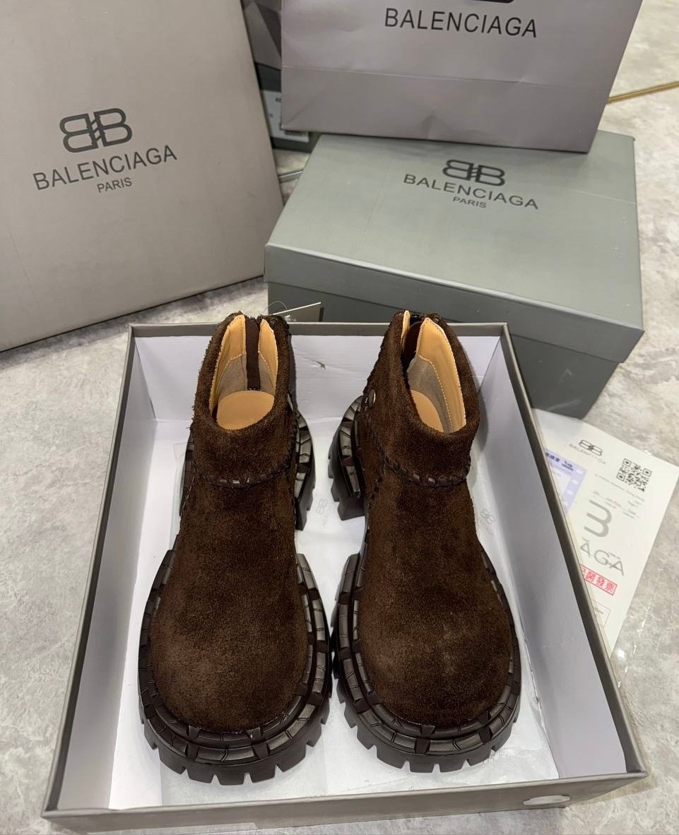 ботинки balenciaga,ботинки женские balenciaga модель 249094,ботинки женские balenciaga,ботинки челси balenciaga,баленсиага  2026