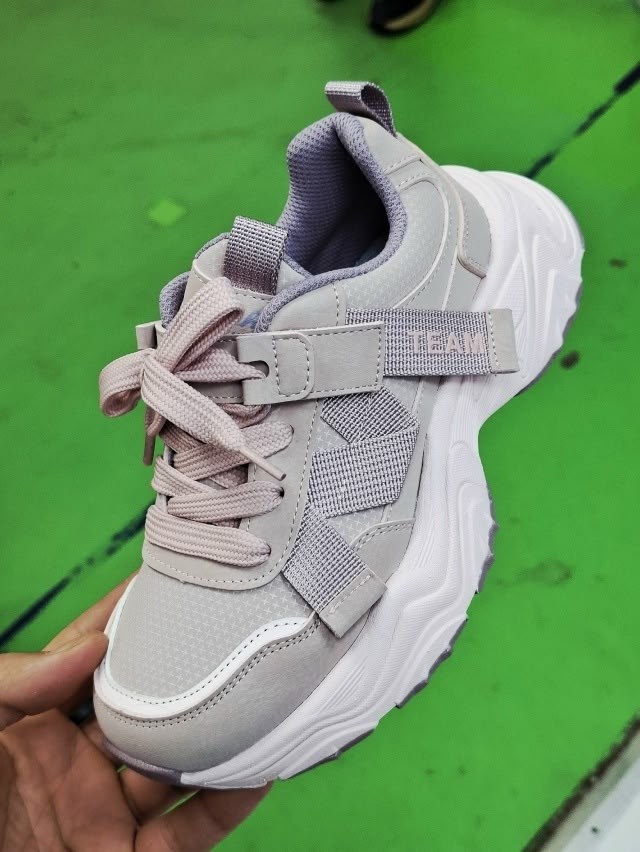 кроссовки,женские кроссовки,,повседневные кроссовки,кроссовки закрытые