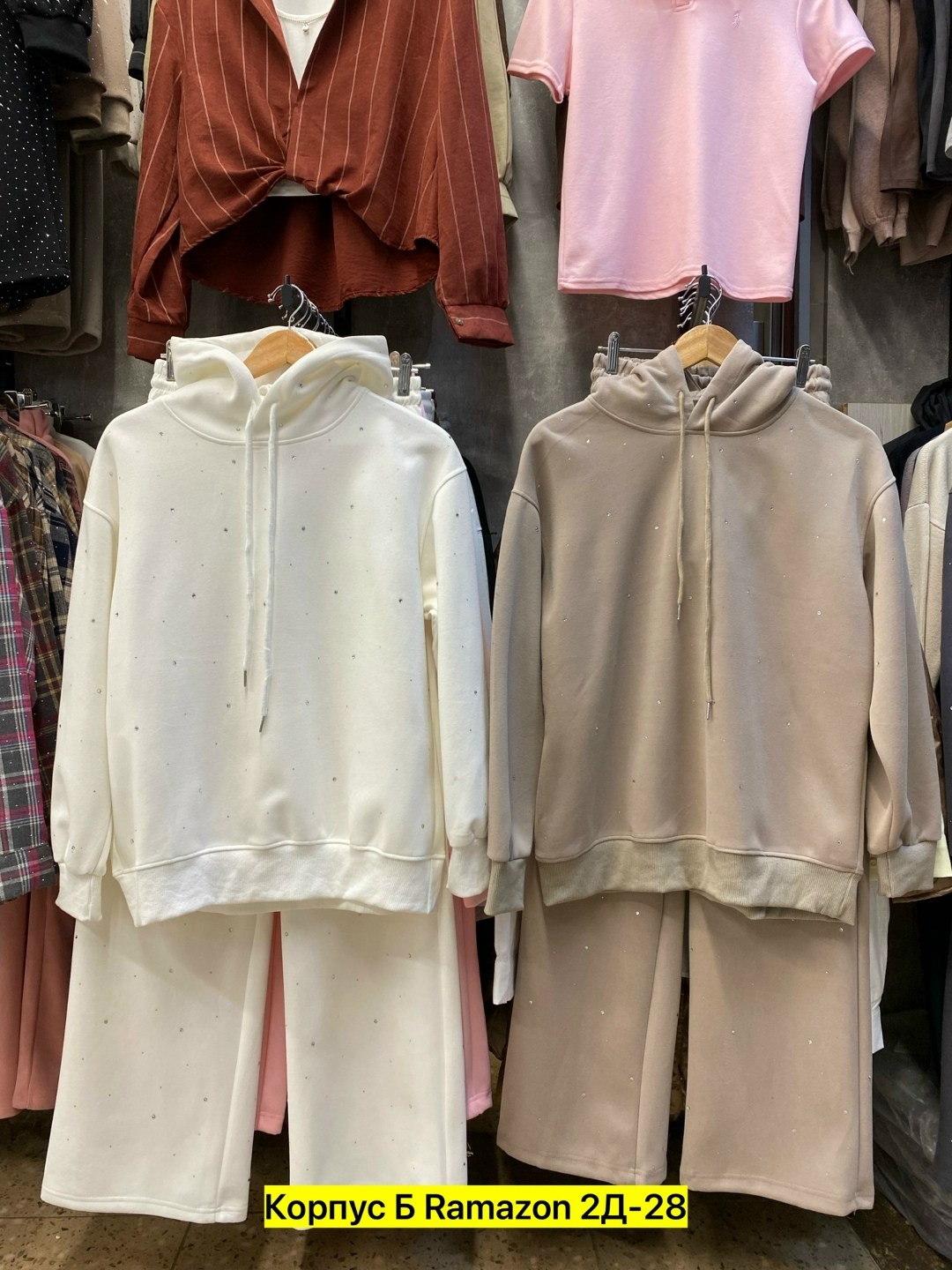 костюм со стразами,костюм спортивный в стразах,костюм женский со стразами,женский костюм,