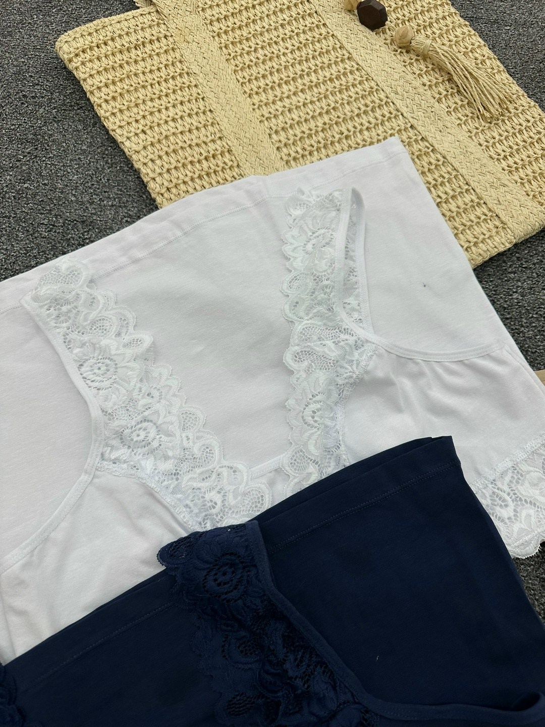 женская майка,майка с кружевами,женская майка с кружевными бретелями,майка бельевая женская с кружевами,женская майка с кружевом