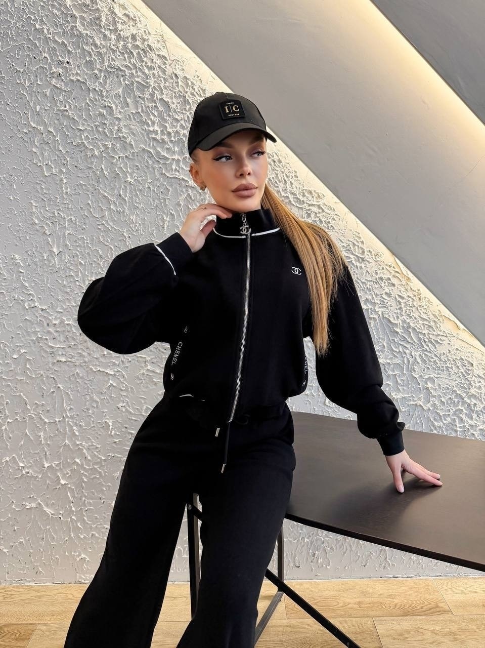 стильные костюмы,костюм белый,спортивные костюмы белые,спортивные женские костюмы,костюм