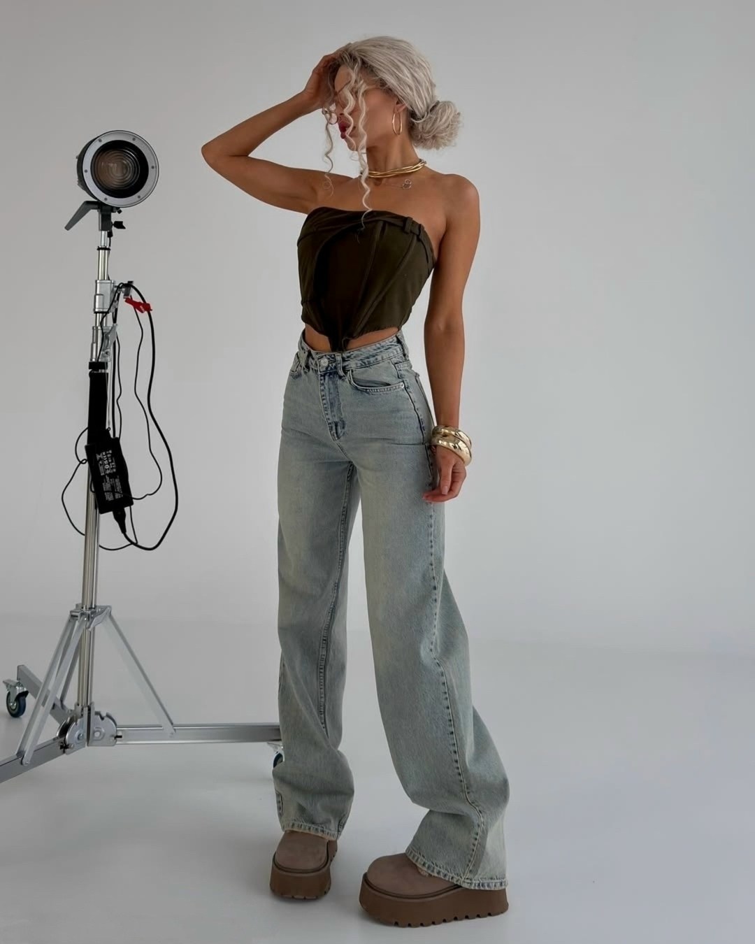 кроп топ,джинсы женские,джинсах,модные позы